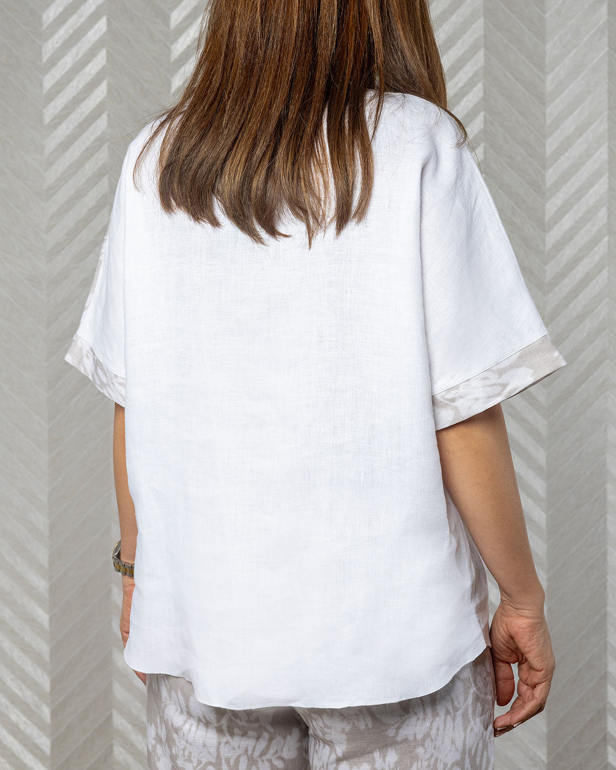 Lunara Set | Beige & White Linen Pants and V-Neck Shirt