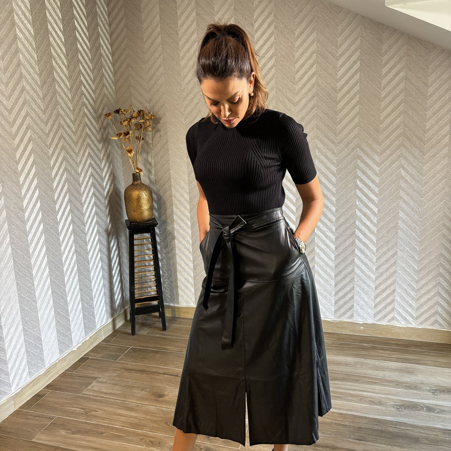 Selvya | Black Mixed-Material Dress