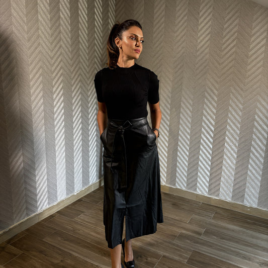 Selvya | Black Mixed-Material Dress