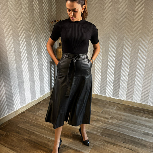 Selvya | Black Mixed-Material Dress