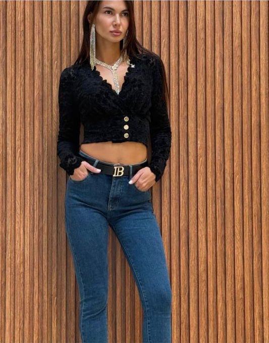 Mila | Gold-Button Cropped Top